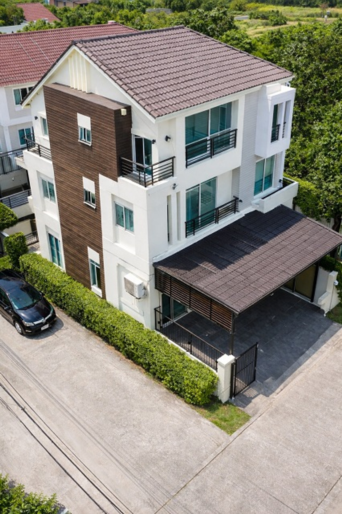 ให้เช่าทาวน์โฮมนวมินทร์ รามอินทรา : BTSสายหยุด สะพานใหม่ ถ.วัชรพล เวนิส ดิ ไอริส 2.1 กม.ทาวน์โฮม 3 ชั้นให้เช่าหลังมุม 3 นอน 3 น้ำ 25 ตร.ว.บ้านรีโนเวทใหม่