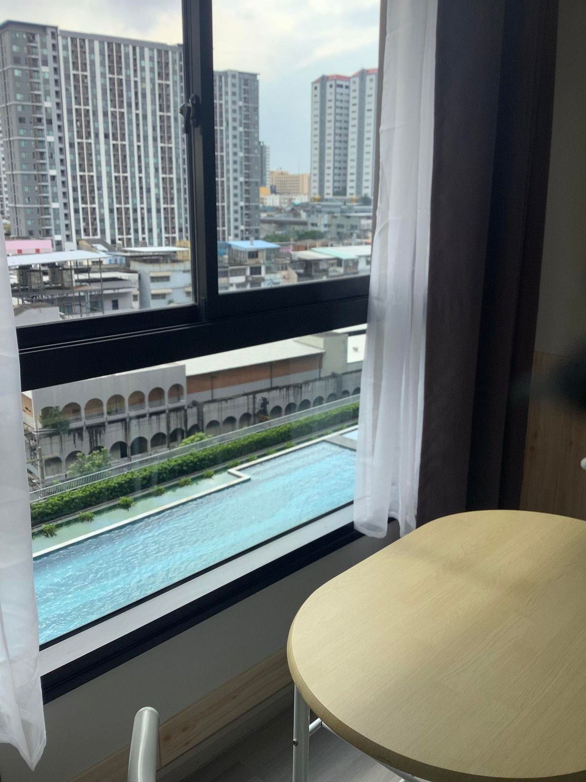 ให้เช่าคอนโดปิ่นเกล้า จรัญสนิทวงศ์ : 💻 ให้เช่า 1 Bed Plus มีห้องทำงานแยก 🏊 วิวสระน้ำสวยมาก ✨ @The Parkland จรัญ-ปิ่นเกล้า