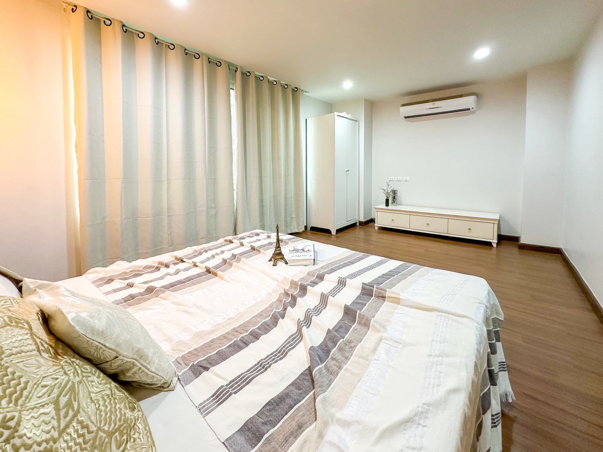 For SaleTownhomeSathorn, Narathiwat : 🏡 พื้นที่ใหญ่สะใจ 200 ตร.ม.! Townhome in Sathorn-Narathiwat location (fully furnished, ready to move in) | For sale Thanapat House ✨ 3 bedrooms, 4 bathrooms | Near Central Rama 3 & expressway