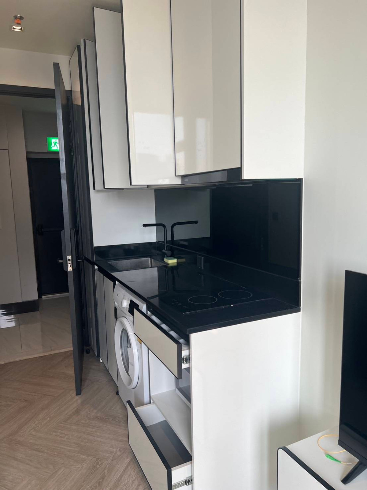 For RentCondoWongwianyai, Charoennakor : Condo for rent CHAPTER Charoen Nakhon-Riverside New condo along the Chao Phraya River, only 5 minutes to ICONSIAM and BTS Krung Thonburi!!