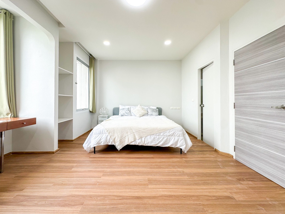 For SaleTownhomeSathorn, Narathiwat : 🏡 พื้นที่ใหญ่สะใจ 200 ตร.ม.! Townhome in Sathorn-Narathiwat location (fully furnished, ready to move in) | For sale Thanapat House ✨ 3 bedrooms, 4 bathrooms | Near Central Rama 3 & expressway