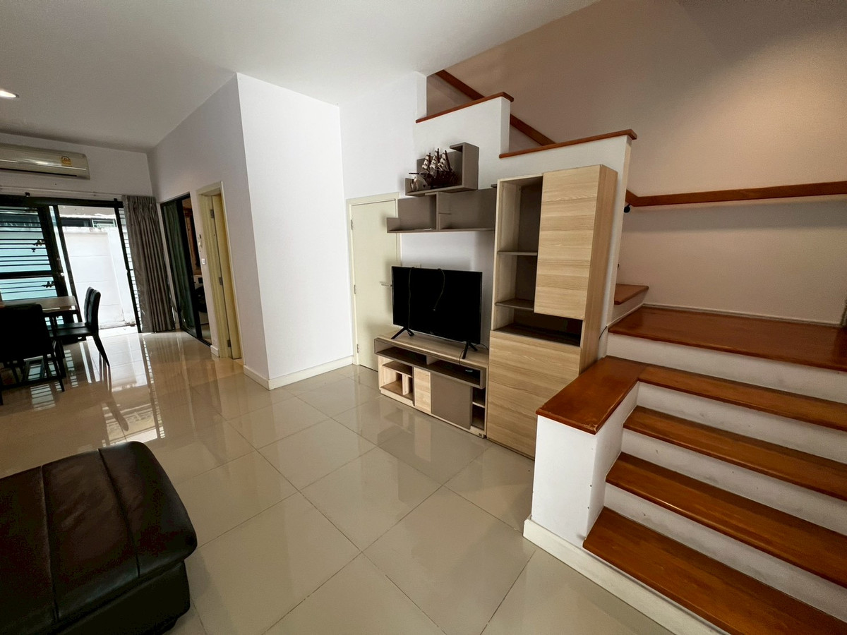 ให้เช่าบ้านบางซื่อ วงศ์สว่าง เตาปูน : ทาวน์โฮม 3ชั้น สภาพดี เฟอร์นิเจอร์ครบ ถนนกรุงเทพ-นนท์ 3 ห้องนอน 3 ห้องน้ำ