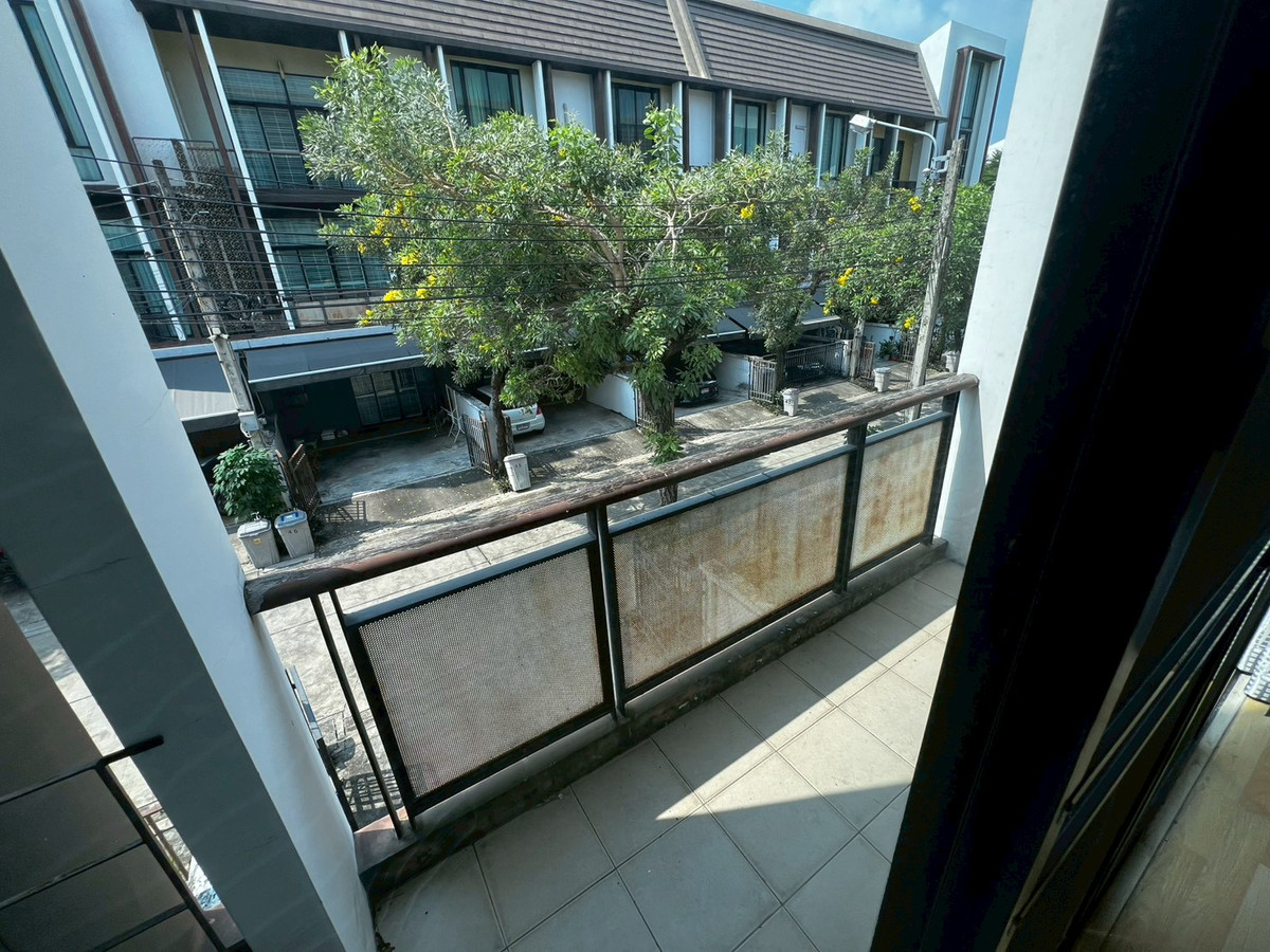 ให้เช่าบ้านบางซื่อ วงศ์สว่าง เตาปูน : ทาวน์โฮม 3ชั้น สภาพดี เฟอร์นิเจอร์ครบ ถนนกรุงเทพ-นนท์ 3 ห้องนอน 3 ห้องน้ำ