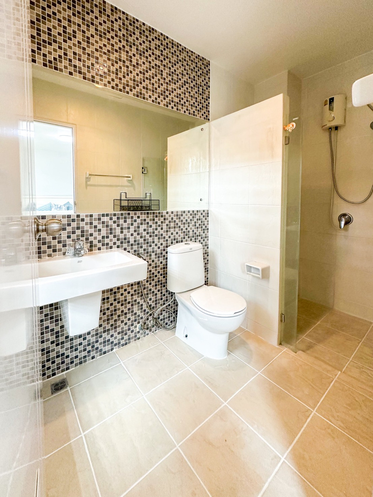 For SaleTownhomeSathorn, Narathiwat : 🏡 พื้นที่ใหญ่สะใจ 200 ตร.ม.! Townhome in Sathorn-Narathiwat location (fully furnished, ready to move in) | For sale Thanapat House ✨ 3 bedrooms, 4 bathrooms | Near Central Rama 3 & expressway