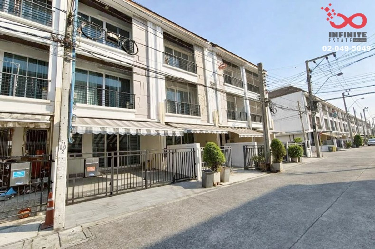 For SaleTownhomePattanakan, Srinakarin : Townhome for sale, Baan Klang Muang S-Sense Srinakarin, 3 floors, 20 sq m, near Seacon Square BTS.