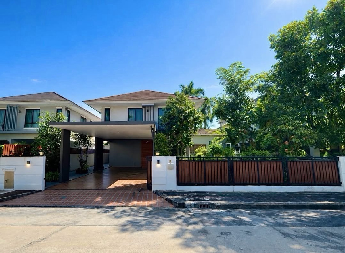 For RentHome OfficePathum Thani,Rangsit, Thammasat : Salila🚩🇬🇧 House for Rent | Sammakorn Rangsit, Khlong 7 Quiet and private location with convenient access, close to the expressway