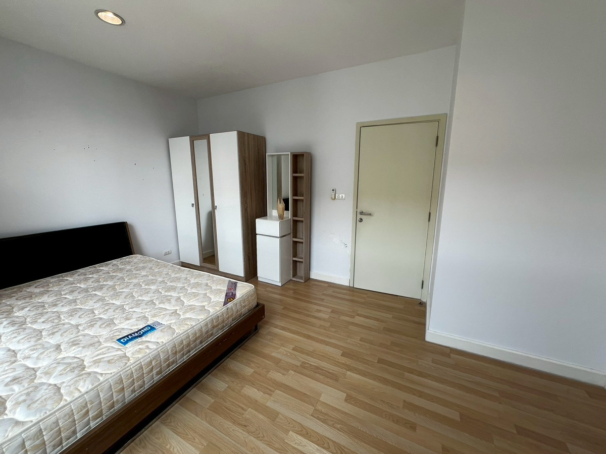 ให้เช่าบ้านบางซื่อ วงศ์สว่าง เตาปูน : ทาวน์โฮม 3ชั้น สภาพดี เฟอร์นิเจอร์ครบ ถนนกรุงเทพ-นนท์ 3 ห้องนอน 3 ห้องน้ำ