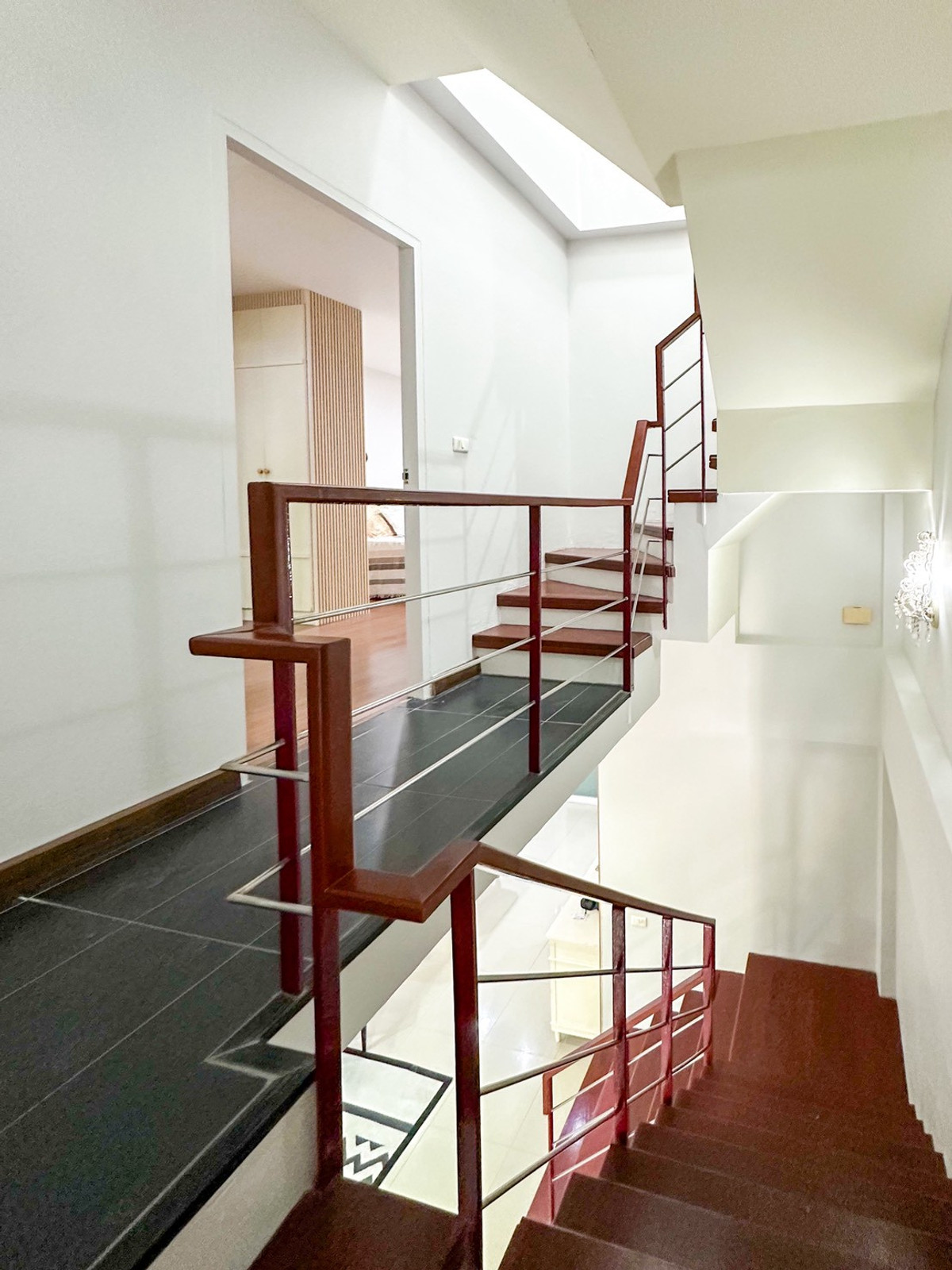 For SaleTownhomeSathorn, Narathiwat : 🏡 พื้นที่ใหญ่สะใจ 200 ตร.ม.! Townhome in Sathorn-Narathiwat location (fully furnished, ready to move in) | For sale Thanapat House ✨ 3 bedrooms, 4 bathrooms | Near Central Rama 3 & expressway