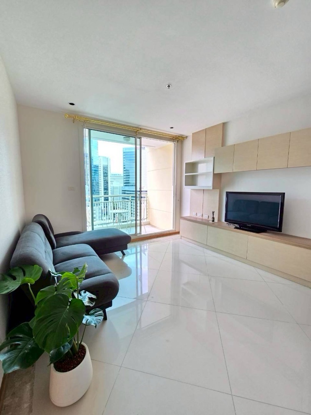 ให้เช่าคอนโดสาทร นราธิวาส : For rent at The Empire Place 