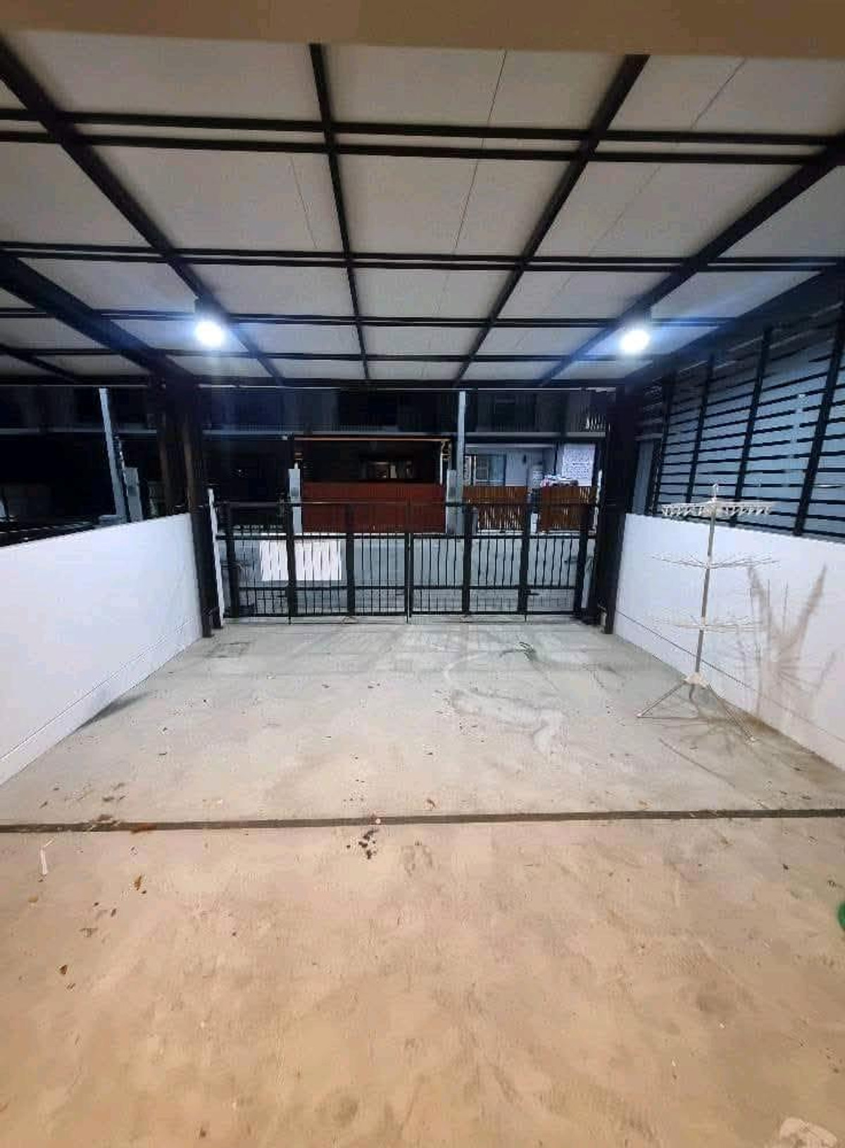 ขายทาวน์โฮมลาดกระบัง สุวรรณภูมิ : ขาย/เช่า