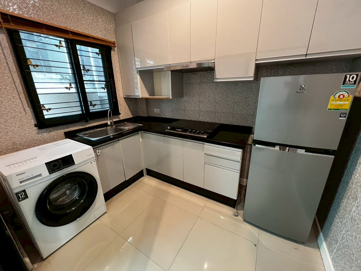 ให้เช่าบ้านบางซื่อ วงศ์สว่าง เตาปูน : ทาวน์โฮม 3ชั้น สภาพดี เฟอร์นิเจอร์ครบ ถนนกรุงเทพ-นนท์ 3 ห้องนอน 3 ห้องน้ำ