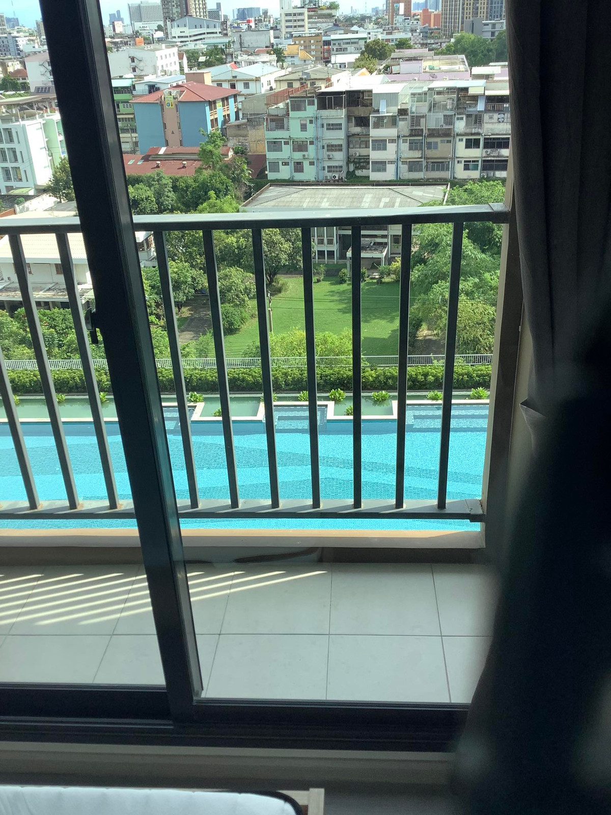 ให้เช่าคอนโดปิ่นเกล้า จรัญสนิทวงศ์ : 💻 ให้เช่า 1 Bed Plus มีห้องทำงานแยก 🏊 วิวสระน้ำสวยมาก ✨ @The Parkland จรัญ-ปิ่นเกล้า