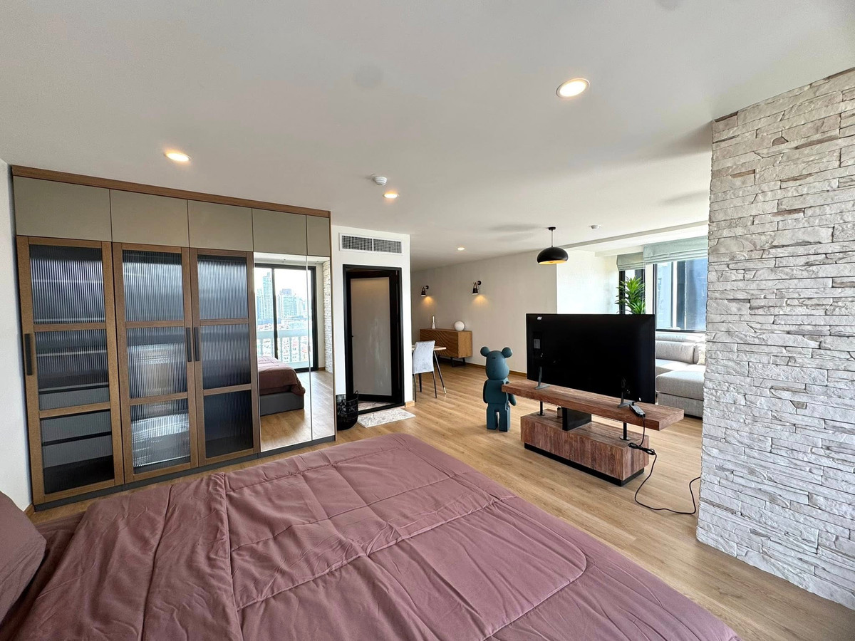 For SaleCondoSukhumvit, Asoke, Thonglor : 💎 Good things in Thonglor! Condo completely renovated, high view, ready to move in immediately, next to the pier, very convenient to travel.