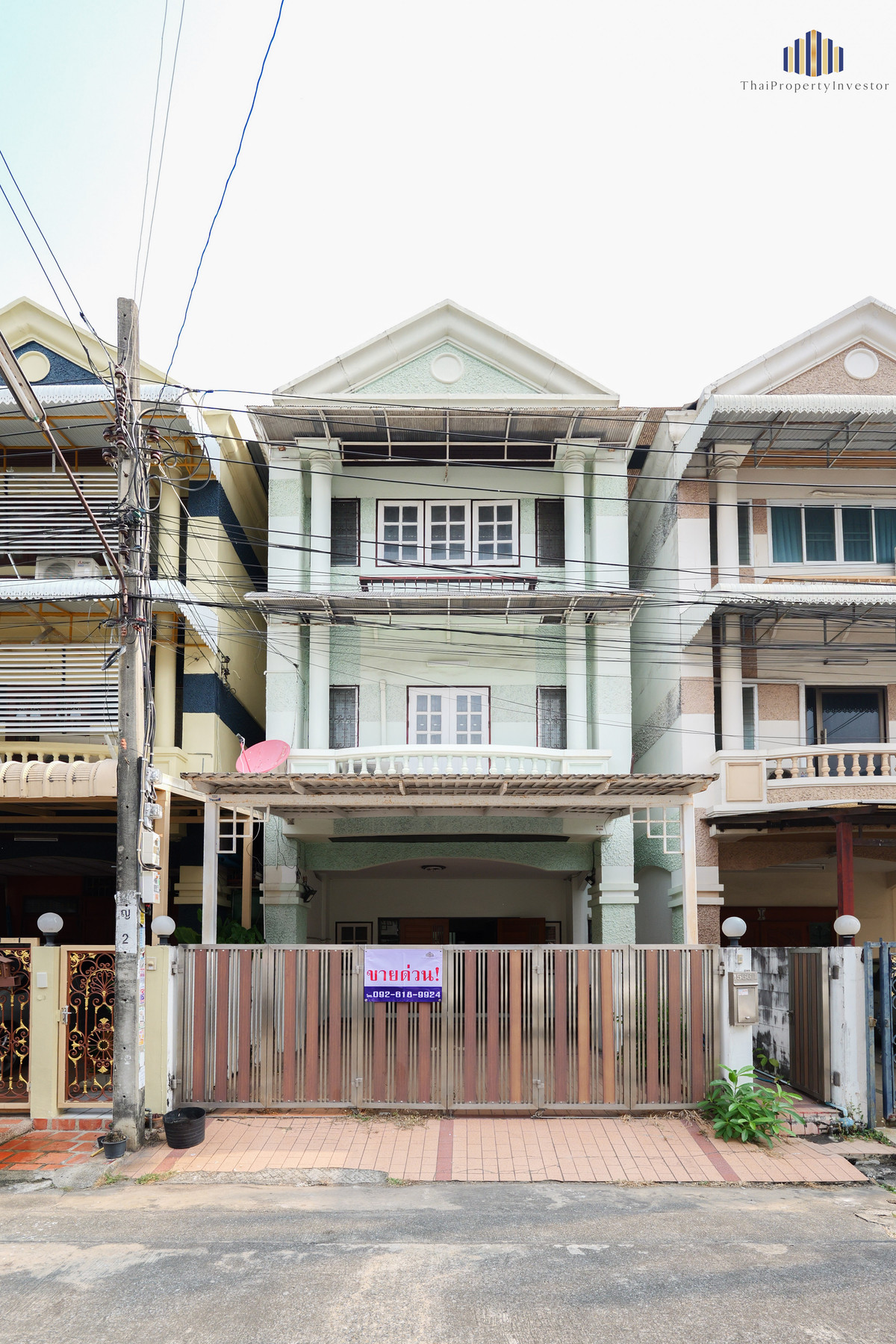 ขายทาวน์โฮมบางซื่อ วงศ์สว่าง เตาปูน : หมู่บ้านนี้ ติดมหาวิทยาลัย เนื้อที่เยอะ ทำเลดี! ขาย ทาวน์เฮ้าส์ 3 ชั้น หมู่บ้านพิบูลย์ ติดมหาวิทยาลัยเทคโนโลยีพระจอมเกล้า พระนครเหนือ ถนน พิบูลสงคราม วงศ์สว่าง บางซื่อ สะพานพระราม7 เดินทางสะดวก!!  