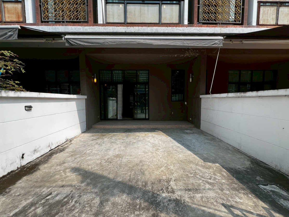 ให้เช่าบ้านบางซื่อ วงศ์สว่าง เตาปูน : ทาวน์โฮม 3ชั้น สภาพดี เฟอร์นิเจอร์ครบ ถนนกรุงเทพ-นนท์ 3 ห้องนอน 3 ห้องน้ำ