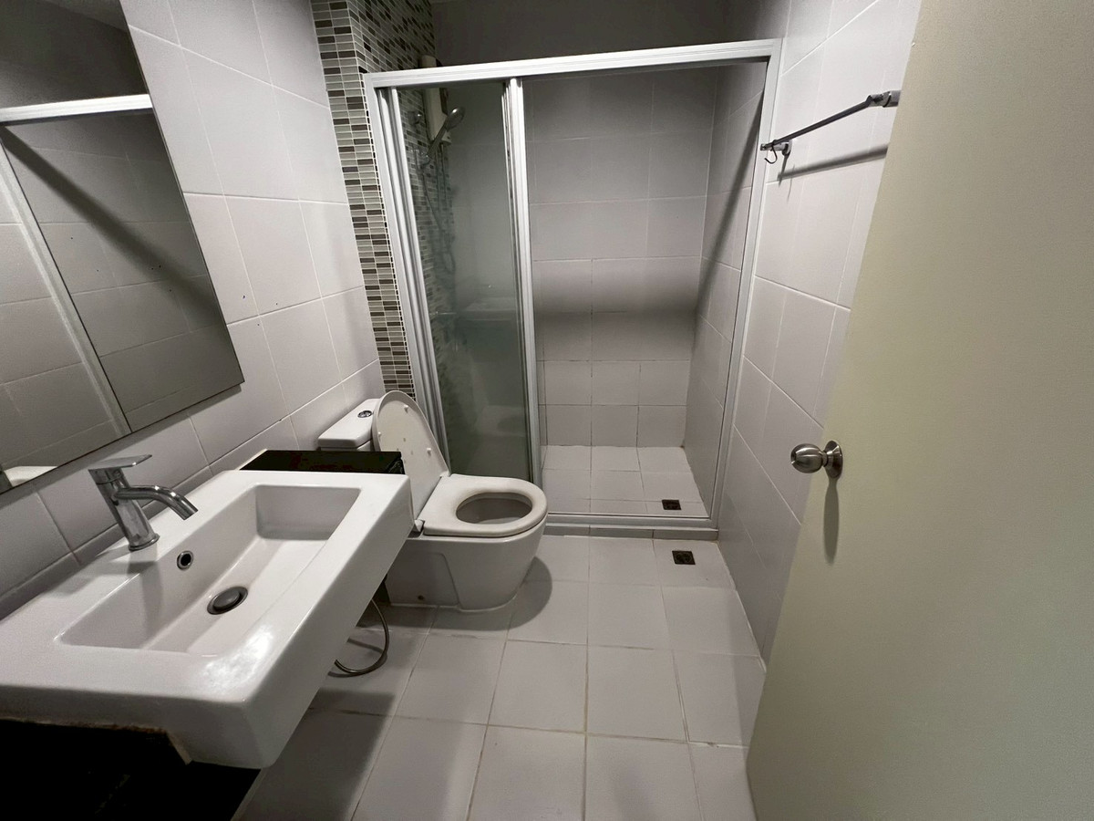 ให้เช่าบ้านบางซื่อ วงศ์สว่าง เตาปูน : ทาวน์โฮม 3ชั้น สภาพดี เฟอร์นิเจอร์ครบ ถนนกรุงเทพ-นนท์ 3 ห้องนอน 3 ห้องน้ำ