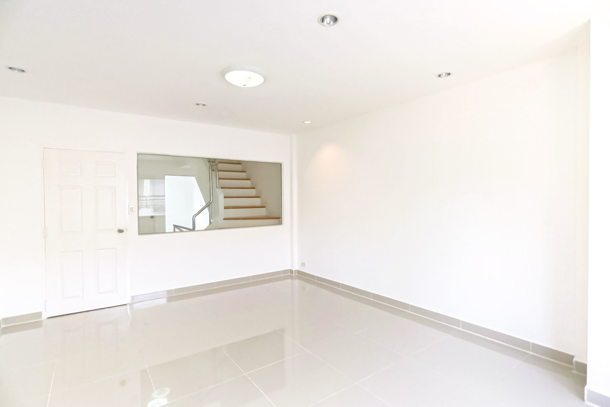 ขายทาวน์โฮมรามคำแหง หัวหมาก : ทาวน์โฮม 4 ชั้น ย่านทาวน์อินทาวน์ ใกล้โรงเรียนนานาชาติ เชื่อมต่อเส้นเลียบทางด่วนได้ทันที พร้อมเดินทางไปเอกมัย-ทองหล่อ🚘