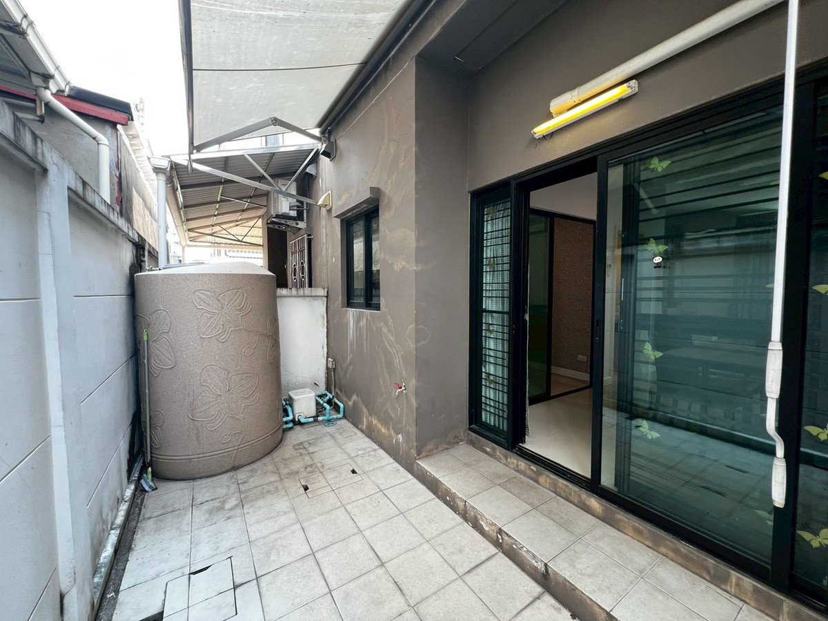 ให้เช่าบ้านบางซื่อ วงศ์สว่าง เตาปูน : ทาวน์โฮม 3ชั้น สภาพดี เฟอร์นิเจอร์ครบ ถนนกรุงเทพ-นนท์ 3 ห้องนอน 3 ห้องน้ำ