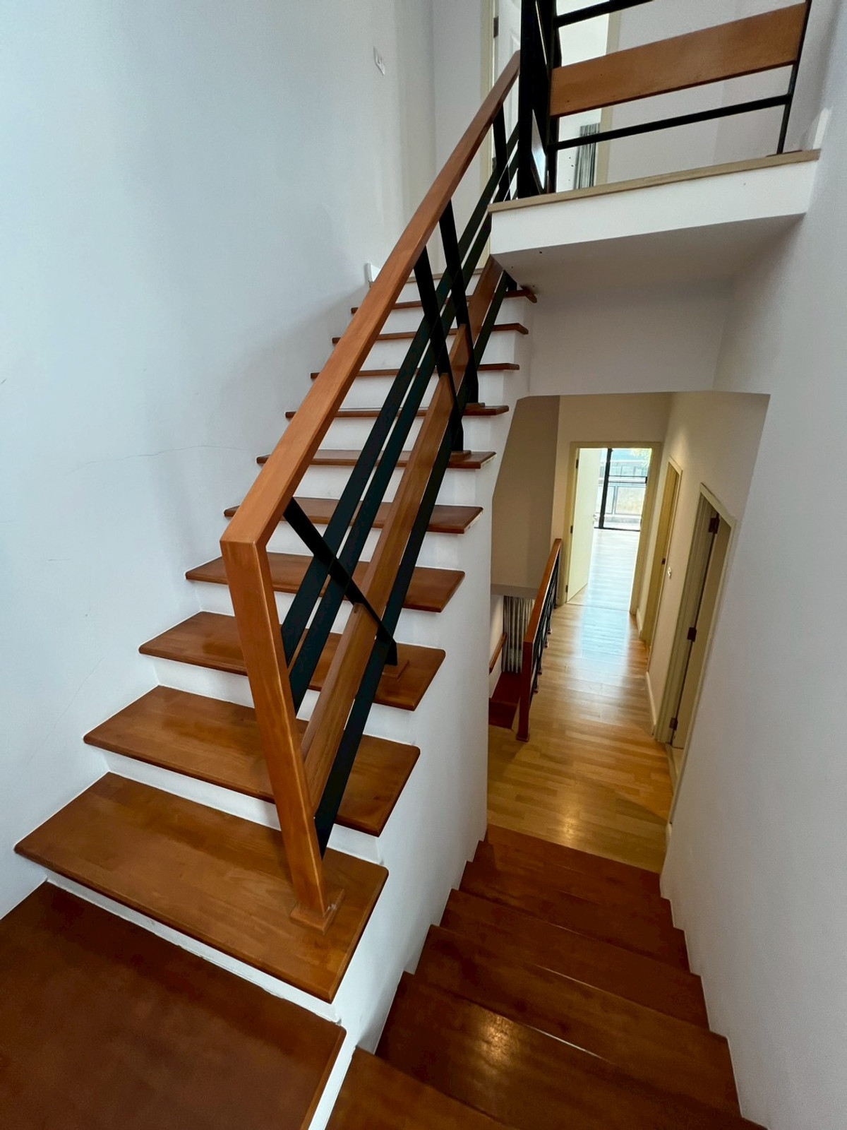 ให้เช่าบ้านบางซื่อ วงศ์สว่าง เตาปูน : ทาวน์โฮม 3ชั้น สภาพดี เฟอร์นิเจอร์ครบ ถนนกรุงเทพ-นนท์ 3 ห้องนอน 3 ห้องน้ำ