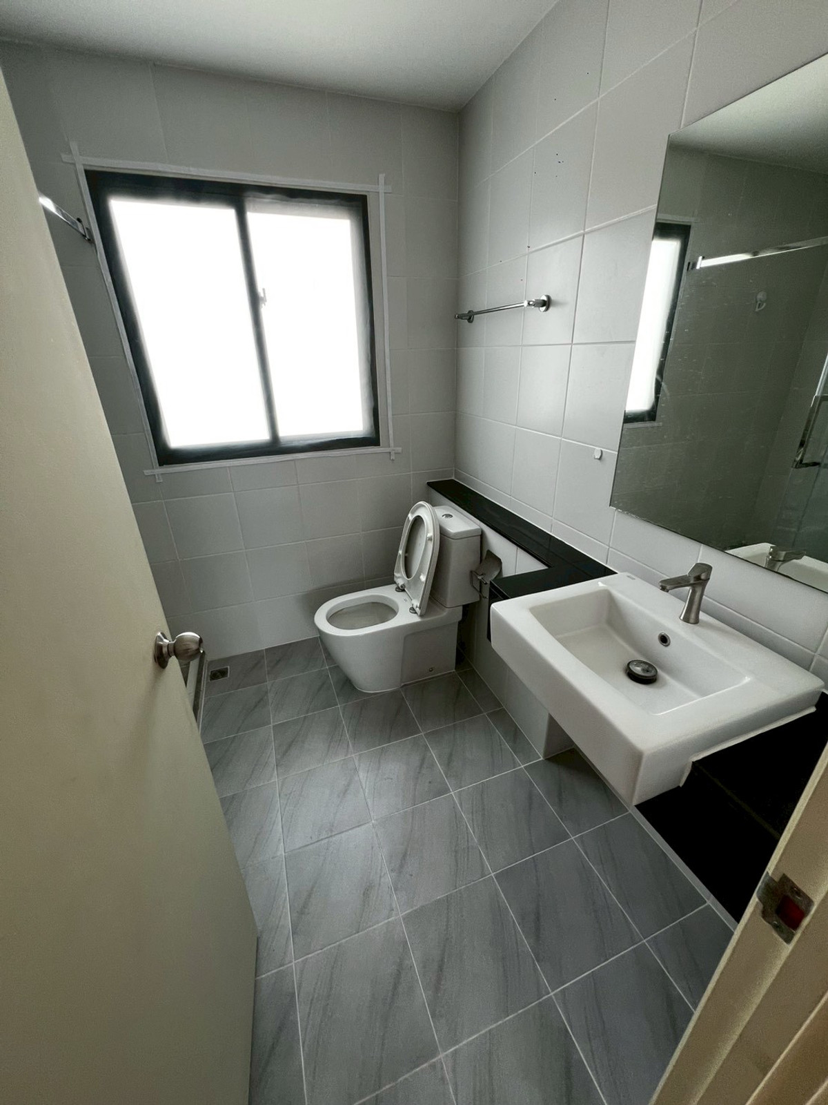 ให้เช่าบ้านบางซื่อ วงศ์สว่าง เตาปูน : ทาวน์โฮม 3ชั้น สภาพดี เฟอร์นิเจอร์ครบ ถนนกรุงเทพ-นนท์ 3 ห้องนอน 3 ห้องน้ำ