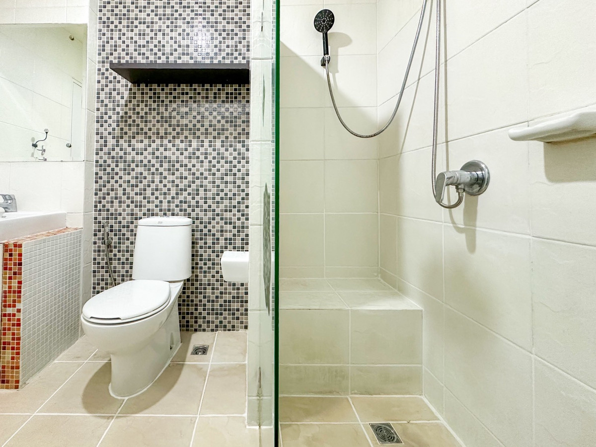 For SaleTownhomeSathorn, Narathiwat : 🏡 พื้นที่ใหญ่สะใจ 200 ตร.ม.! Townhome in Sathorn-Narathiwat location (fully furnished, ready to move in) | For sale Thanapat House ✨ 3 bedrooms, 4 bathrooms | Near Central Rama 3 & expressway