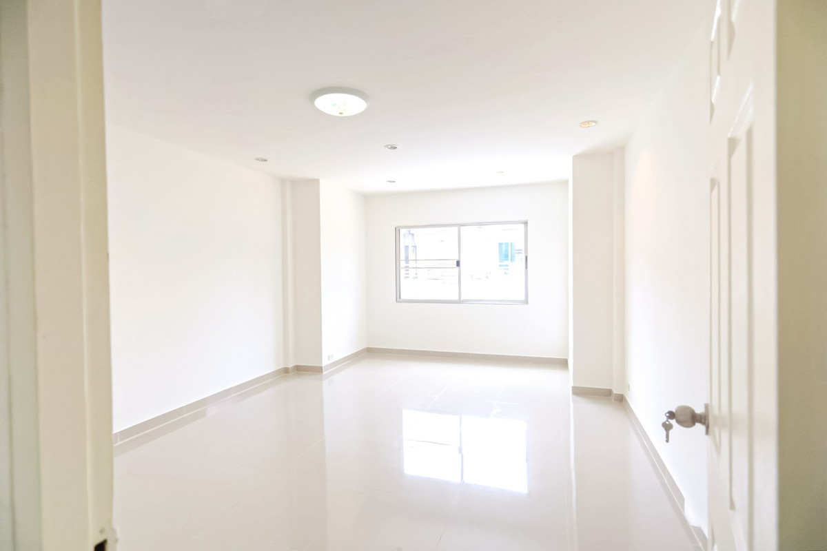 ขายทาวน์โฮมรามคำแหง หัวหมาก : ทาวน์โฮม 4 ชั้น ย่านทาวน์อินทาวน์ ใกล้โรงเรียนนานาชาติ เชื่อมต่อเส้นเลียบทางด่วนได้ทันที พร้อมเดินทางไปเอกมัย-ทองหล่อ🚘