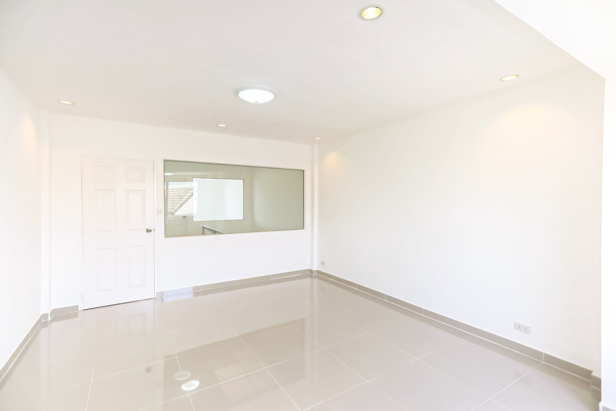 ขายทาวน์โฮมรามคำแหง หัวหมาก : ทาวน์โฮม 4 ชั้น ย่านทาวน์อินทาวน์ ใกล้โรงเรียนนานาชาติ เชื่อมต่อเส้นเลียบทางด่วนได้ทันที พร้อมเดินทางไปเอกมัย-ทองหล่อ🚘