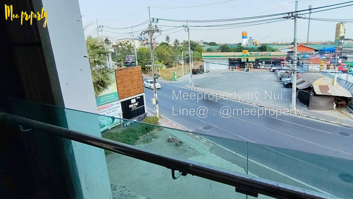 For SaleShop HouseRathburana, Suksawat : #Roadside building for sale, 3.5 floors, size 16 sq m, usable area 180 sq m. #Along Phutthabucha 36 Road, opposite 7-11 and CJ Market, has parking, community area, Soi Phutthabucha 36, ​​Bang Mot, Thung Khru ME-