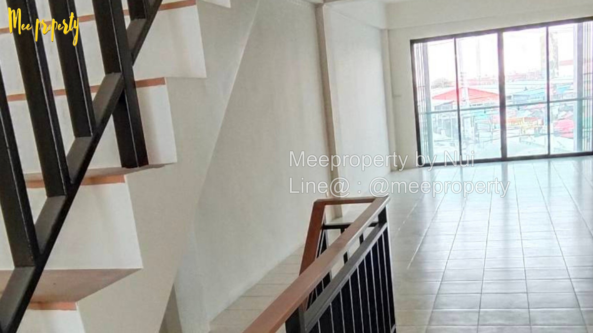 For SaleShop HouseRathburana, Suksawat : #Roadside building for sale, 3.5 floors, size 16 sq m, usable area 180 sq m. #Along Phutthabucha 36 Road, opposite 7-11 and CJ Market, has parking, community area, Soi Phutthabucha 36, ​​Bang Mot, Thung Khru ME-