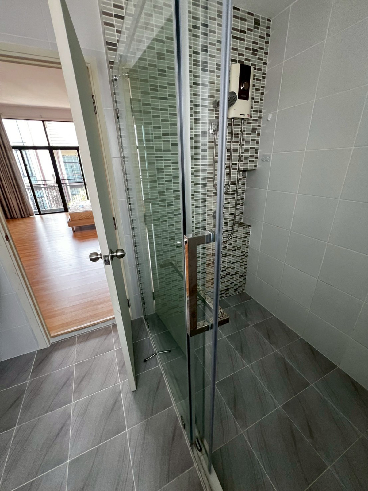 ให้เช่าบ้านบางซื่อ วงศ์สว่าง เตาปูน : ทาวน์โฮม 3ชั้น สภาพดี เฟอร์นิเจอร์ครบ ถนนกรุงเทพ-นนท์ 3 ห้องนอน 3 ห้องน้ำ