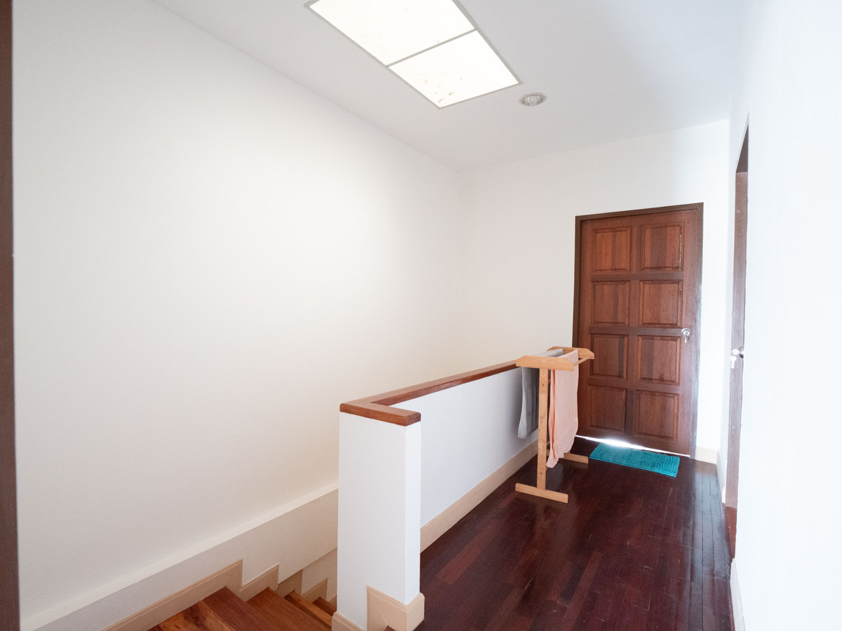 ขายทาวน์โฮมนครพนม : #ขายบ้านริมแม่น้ำโขง #เมืองนครพนม ทำเลดีมากๆ สวยสภาพดี 95% ขายถูก พร้อมอยู่ได้เลย 100 เมตร ถึงริมโขง  #ขายทาวน์เฮาส์ริมโขง 2 ชั้น ขนาด 34.9 ตรว. พื้นที่ใช้สอยรวม 200 ตรม. 2 นอน 2 น้ำ 1 ครัว 2 ที่จอดรถ 