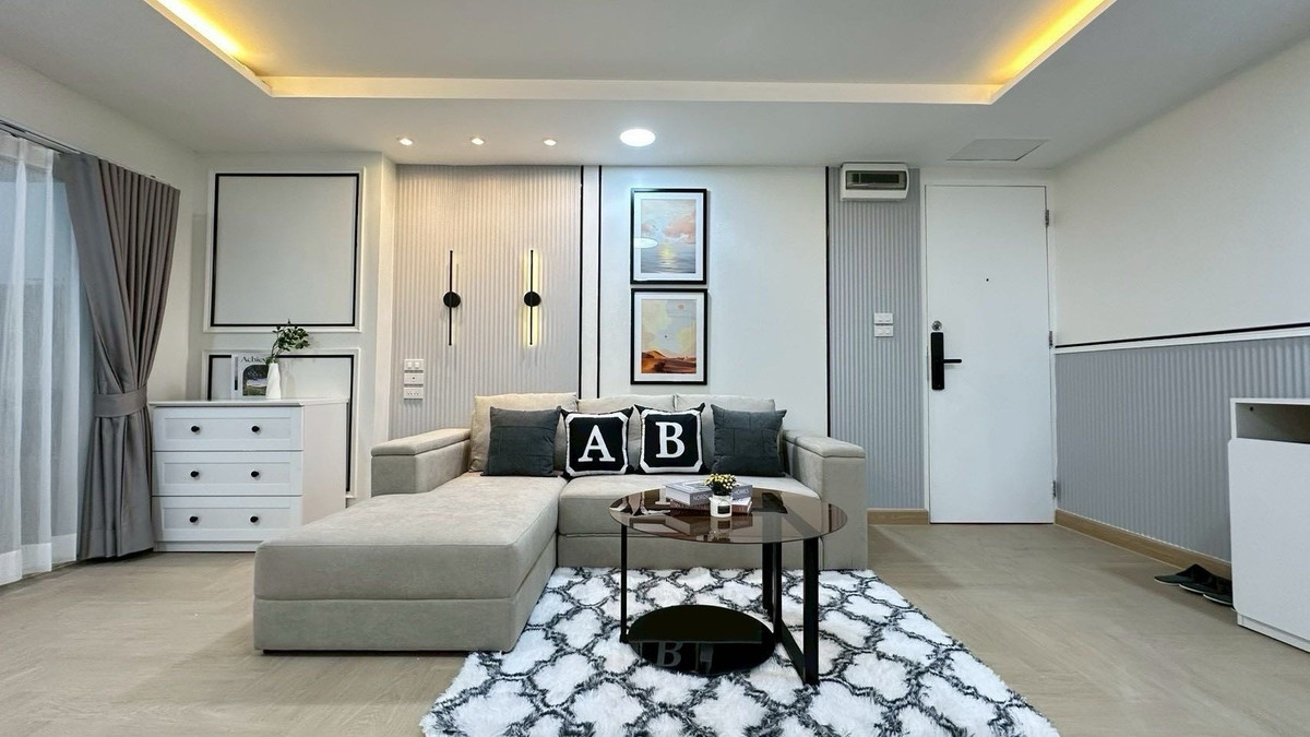 For SaleCondoRatchadapisek, Huaikwang, Suttisan : << Happy Condo Ratchada 18>> No matter where you live, youll be happy. 2 bedrooms, fully furnished, close to MRT Sutthisan, Central Rama 9, Fortune, all places to work, lots of food!