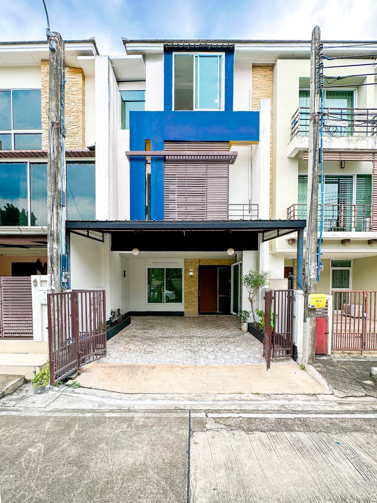 For SaleTownhomeSathorn, Narathiwat : 🏡 พื้นที่ใหญ่สะใจ 200 ตร.ม.! Townhome in Sathorn-Narathiwat location (fully furnished, ready to move in) | For sale Thanapat House ✨ 3 bedrooms, 4 bathrooms | Near Central Rama 3 & expressway
