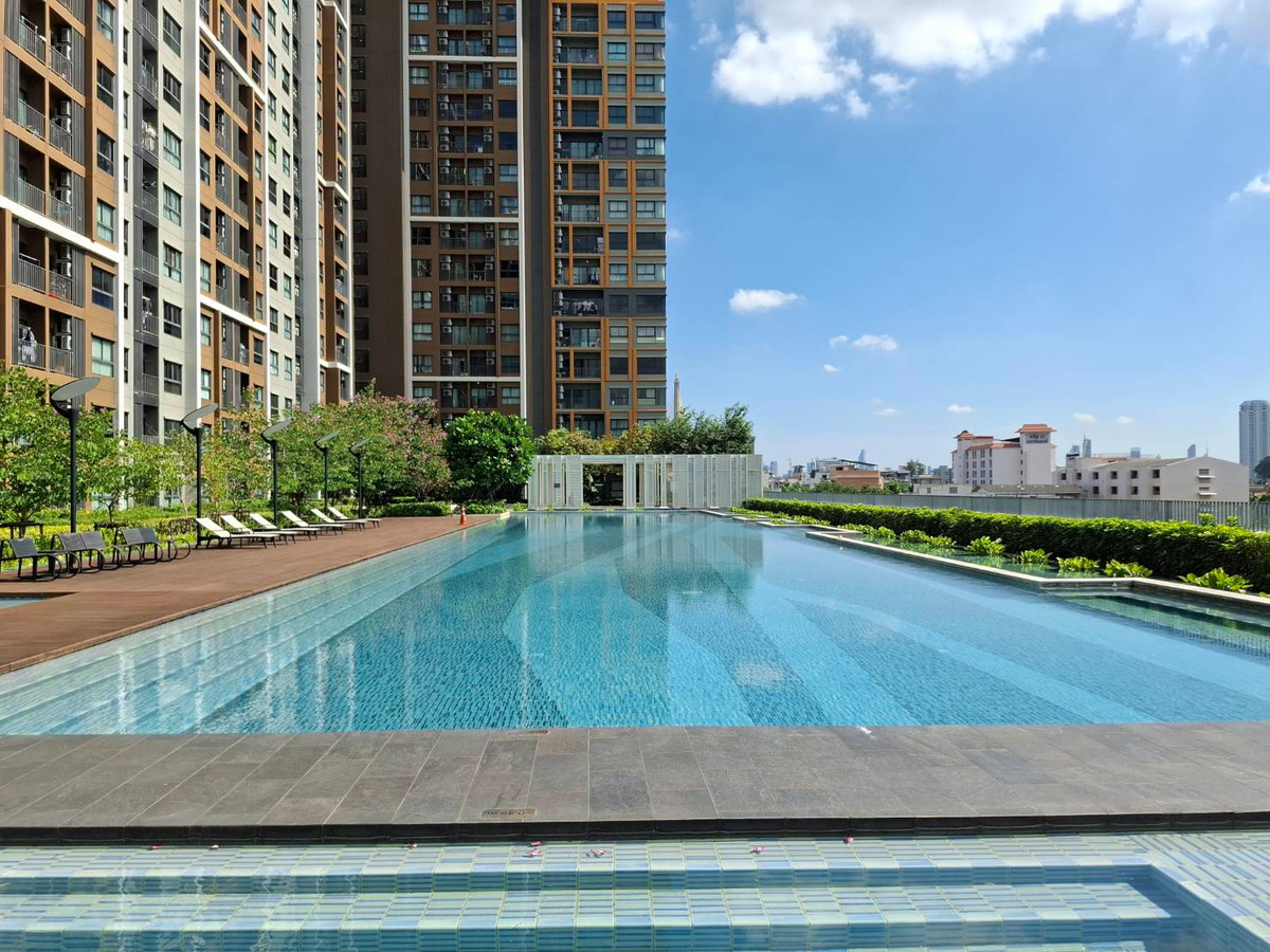 ให้เช่าคอนโดปิ่นเกล้า จรัญสนิทวงศ์ : 💻 ให้เช่า 1 Bed Plus มีห้องทำงานแยก 🏊 วิวสระน้ำสวยมาก ✨ @The Parkland จรัญ-ปิ่นเกล้า