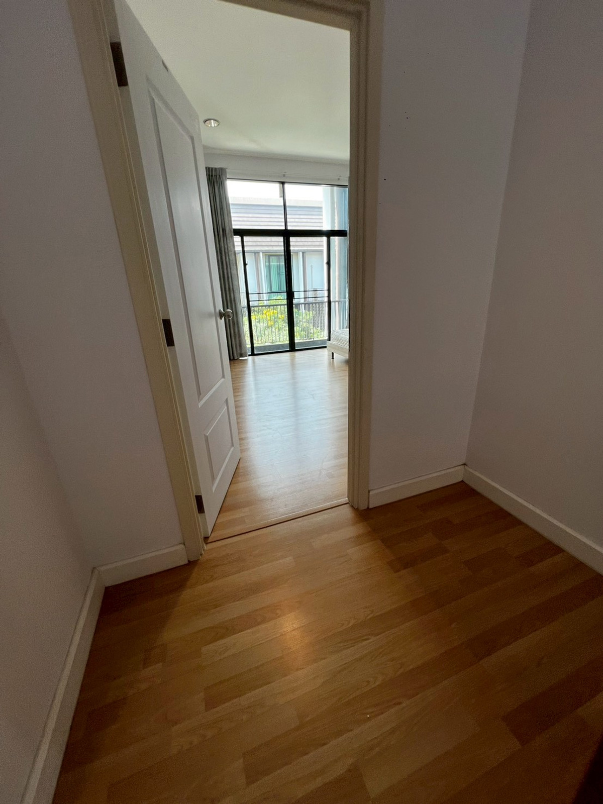 ให้เช่าบ้านบางซื่อ วงศ์สว่าง เตาปูน : ทาวน์โฮม 3ชั้น สภาพดี เฟอร์นิเจอร์ครบ ถนนกรุงเทพ-นนท์ 3 ห้องนอน 3 ห้องน้ำ