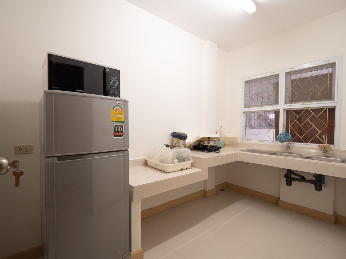 ขายทาวน์โฮมนครพนม : #ขายบ้านริมแม่น้ำโขง #เมืองนครพนม ทำเลดีมากๆ สวยสภาพดี 95% ขายถูก พร้อมอยู่ได้เลย 100 เมตร ถึงริมโขง  #ขายทาวน์เฮาส์ริมโขง 2 ชั้น ขนาด 34.9 ตรว. พื้นที่ใช้สอยรวม 200 ตรม. 2 นอน 2 น้ำ 1 ครัว 2 ที่จอดรถ 