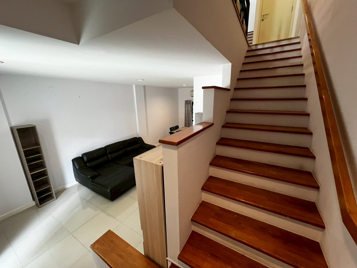 ให้เช่าบ้านบางซื่อ วงศ์สว่าง เตาปูน : ทาวน์โฮม 3ชั้น สภาพดี เฟอร์นิเจอร์ครบ ถนนกรุงเทพ-นนท์ 3 ห้องนอน 3 ห้องน้ำ