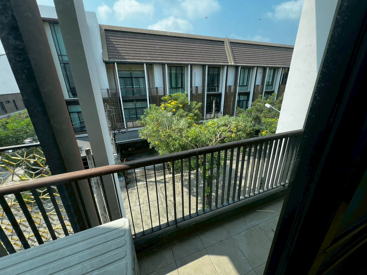 ให้เช่าบ้านบางซื่อ วงศ์สว่าง เตาปูน : ทาวน์โฮม 3ชั้น สภาพดี เฟอร์นิเจอร์ครบ ถนนกรุงเทพ-นนท์ 3 ห้องนอน 3 ห้องน้ำ