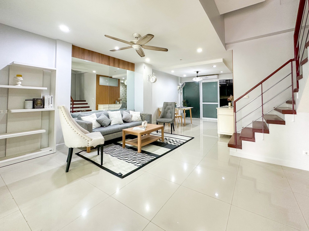 For SaleTownhomeSathorn, Narathiwat : 🏡 พื้นที่ใหญ่สะใจ 200 ตร.ม.! Townhome in Sathorn-Narathiwat location (fully furnished, ready to move in) | For sale Thanapat House ✨ 3 bedrooms, 4 bathrooms | Near Central Rama 3 & expressway