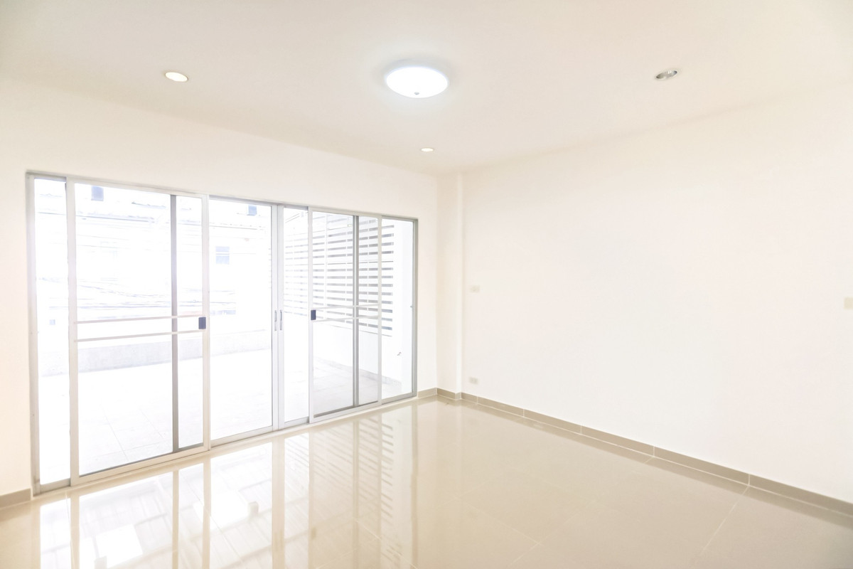 ขายทาวน์โฮมรามคำแหง หัวหมาก : ทาวน์โฮม 4 ชั้น ย่านทาวน์อินทาวน์ ใกล้โรงเรียนนานาชาติ เชื่อมต่อเส้นเลียบทางด่วนได้ทันที พร้อมเดินทางไปเอกมัย-ทองหล่อ🚘