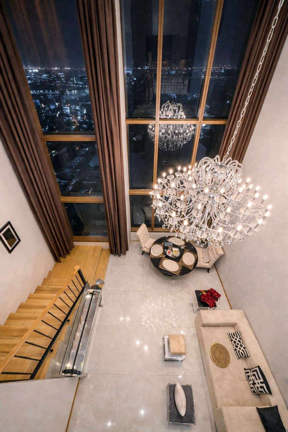 ให้เช่าคอนโดสุขุมวิท อโศก ทองหล่อ : ◈The Emporio Place – Sukhumvit 24◈ •	1 Bedroom / 2 Bathrooms (with bathtub) •	Size 83 sq.m. | Duplex Floor 18–19 | Unit 58 •	Fully furnished with complete electrical appliances 	•	Beautifully designed interior