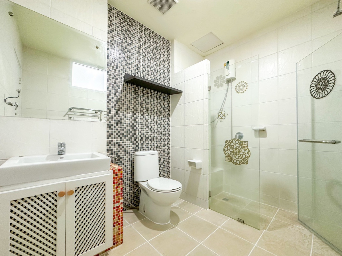 For SaleTownhomeSathorn, Narathiwat : 🏡 พื้นที่ใหญ่สะใจ 200 ตร.ม.! Townhome in Sathorn-Narathiwat location (fully furnished, ready to move in) | For sale Thanapat House ✨ 3 bedrooms, 4 bathrooms | Near Central Rama 3 & expressway