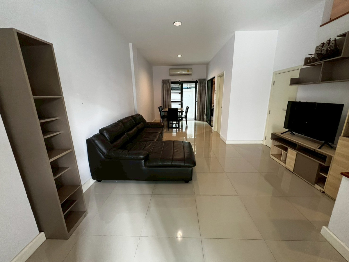 ให้เช่าบ้านบางซื่อ วงศ์สว่าง เตาปูน : ทาวน์โฮม 3ชั้น สภาพดี เฟอร์นิเจอร์ครบ ถนนกรุงเทพ-นนท์ 3 ห้องนอน 3 ห้องน้ำ