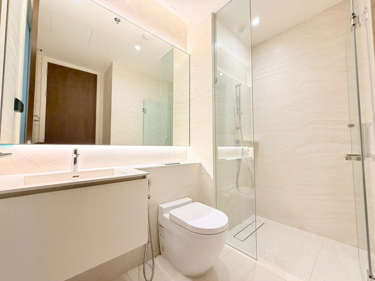 For SaleCondoSukhumvit, Asoke, Thonglor : Special price 35M🔥For Sale!! Condo 70m from BTS Thonglor | The Strand Thonglor | 2 spacious bedrooms ✨ automatic curtains Fully decorated and ready to move in