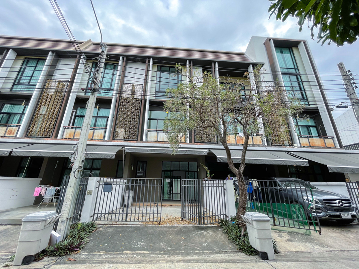 ให้เช่าบ้านบางซื่อ วงศ์สว่าง เตาปูน : ทาวน์โฮม 3ชั้น สภาพดี เฟอร์นิเจอร์ครบ ถนนกรุงเทพ-นนท์ 3 ห้องนอน 3 ห้องน้ำ