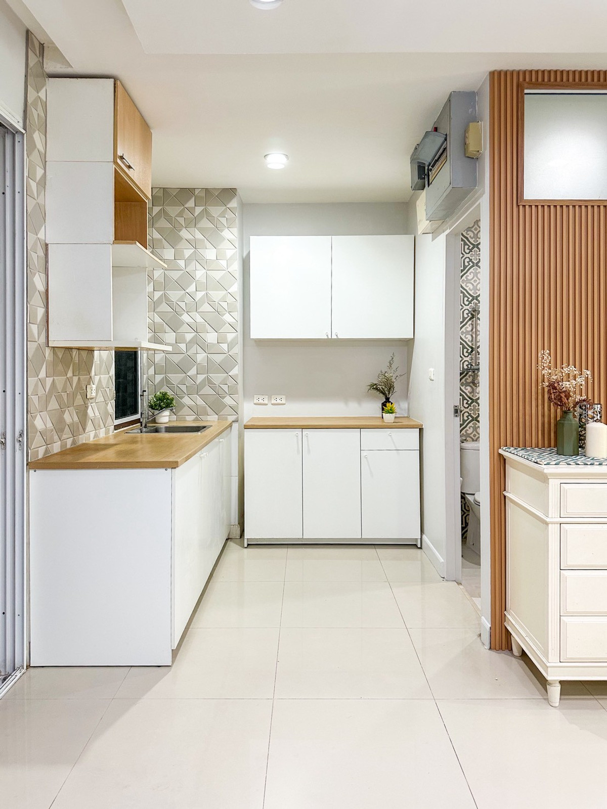 For SaleTownhomeSathorn, Narathiwat : 🏡 พื้นที่ใหญ่สะใจ 200 ตร.ม.! Townhome in Sathorn-Narathiwat location (fully furnished, ready to move in) | For sale Thanapat House ✨ 3 bedrooms, 4 bathrooms | Near Central Rama 3 & expressway