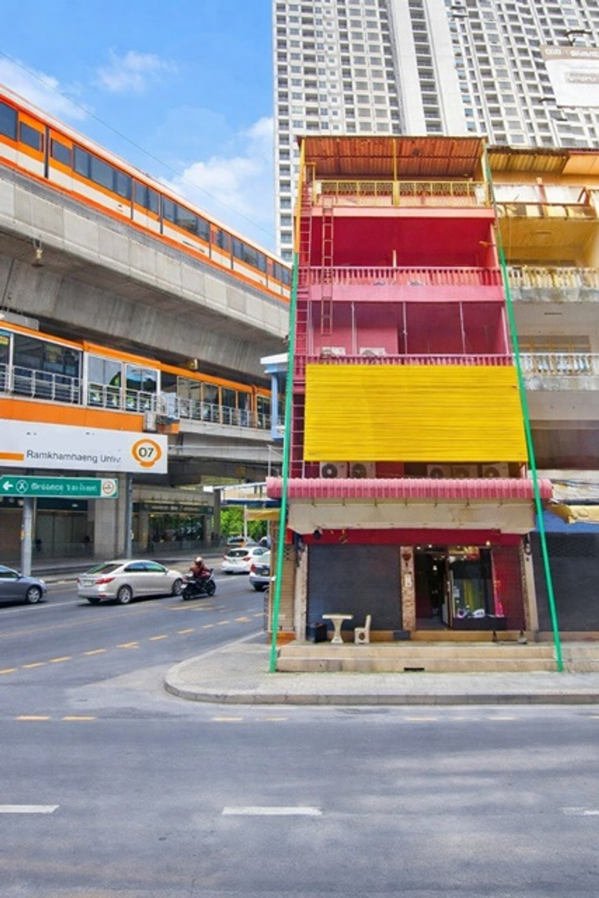 For RentShop HouseYothinpattana,CDC : opposite Ramkhamhaeng University, 600m.. 36sq.wa.15A/C 14bed Commercial building for rent 2 units 5-