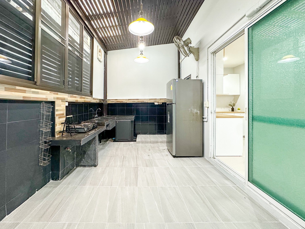 For SaleTownhomeSathorn, Narathiwat : 🏡 พื้นที่ใหญ่สะใจ 200 ตร.ม.! Townhome in Sathorn-Narathiwat location (fully furnished, ready to move in) | For sale Thanapat House ✨ 3 bedrooms, 4 bathrooms | Near Central Rama 3 & expressway