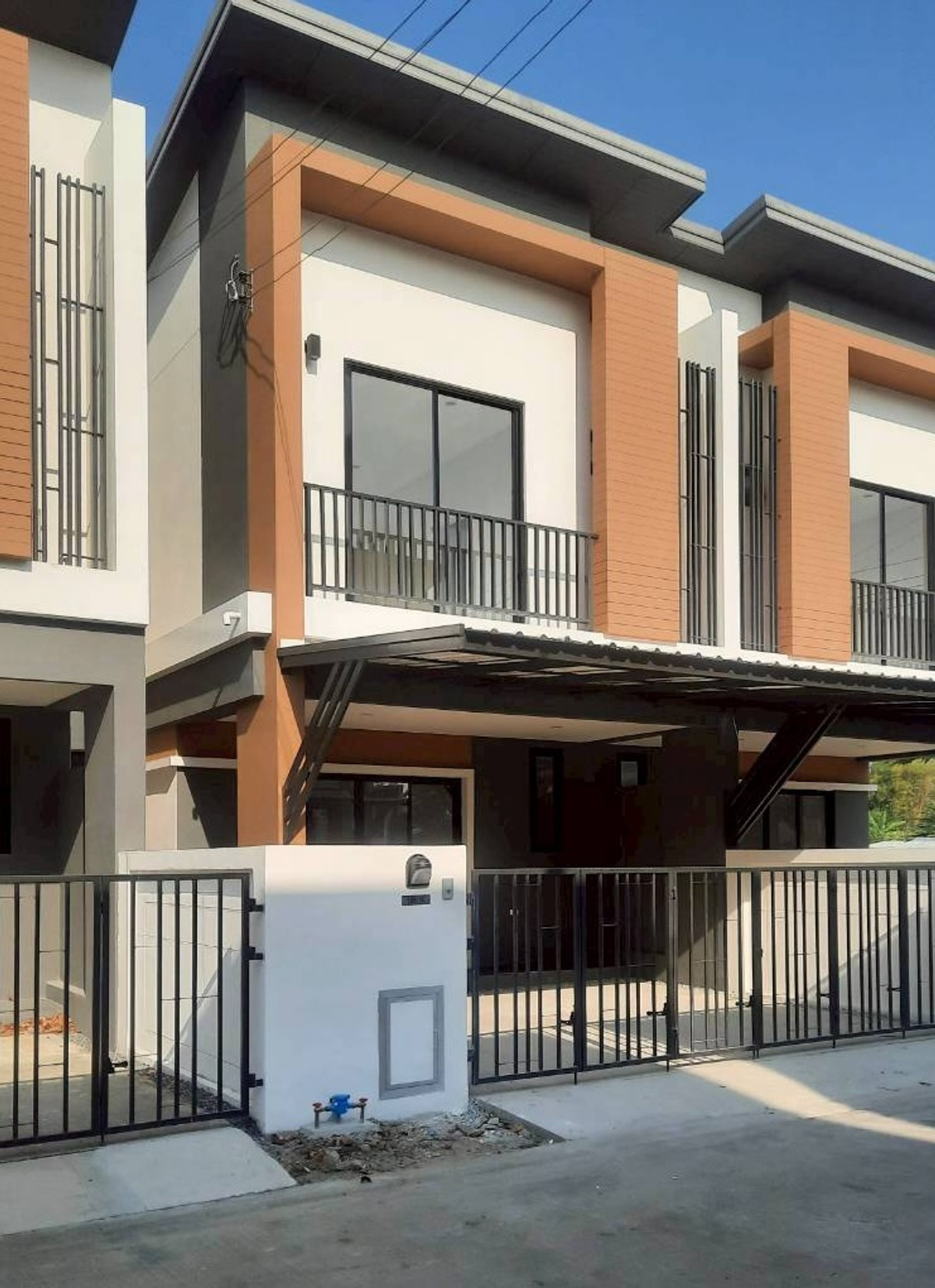 ให้เช่าทาวน์โฮมนนทบุรี บางใหญ่ บางบัวทอง : ทาวน์โฮมใหม่ให้เช่า หน้ากว้าง 6.5m ในโครงการเวอรีเดียน พรอมท์ (199/10)