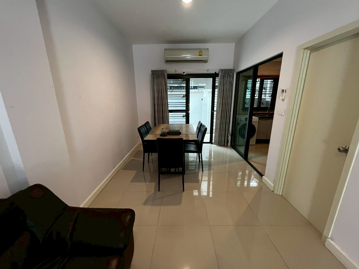 ให้เช่าบ้านบางซื่อ วงศ์สว่าง เตาปูน : ทาวน์โฮม 3ชั้น สภาพดี เฟอร์นิเจอร์ครบ ถนนกรุงเทพ-นนท์ 3 ห้องนอน 3 ห้องน้ำ